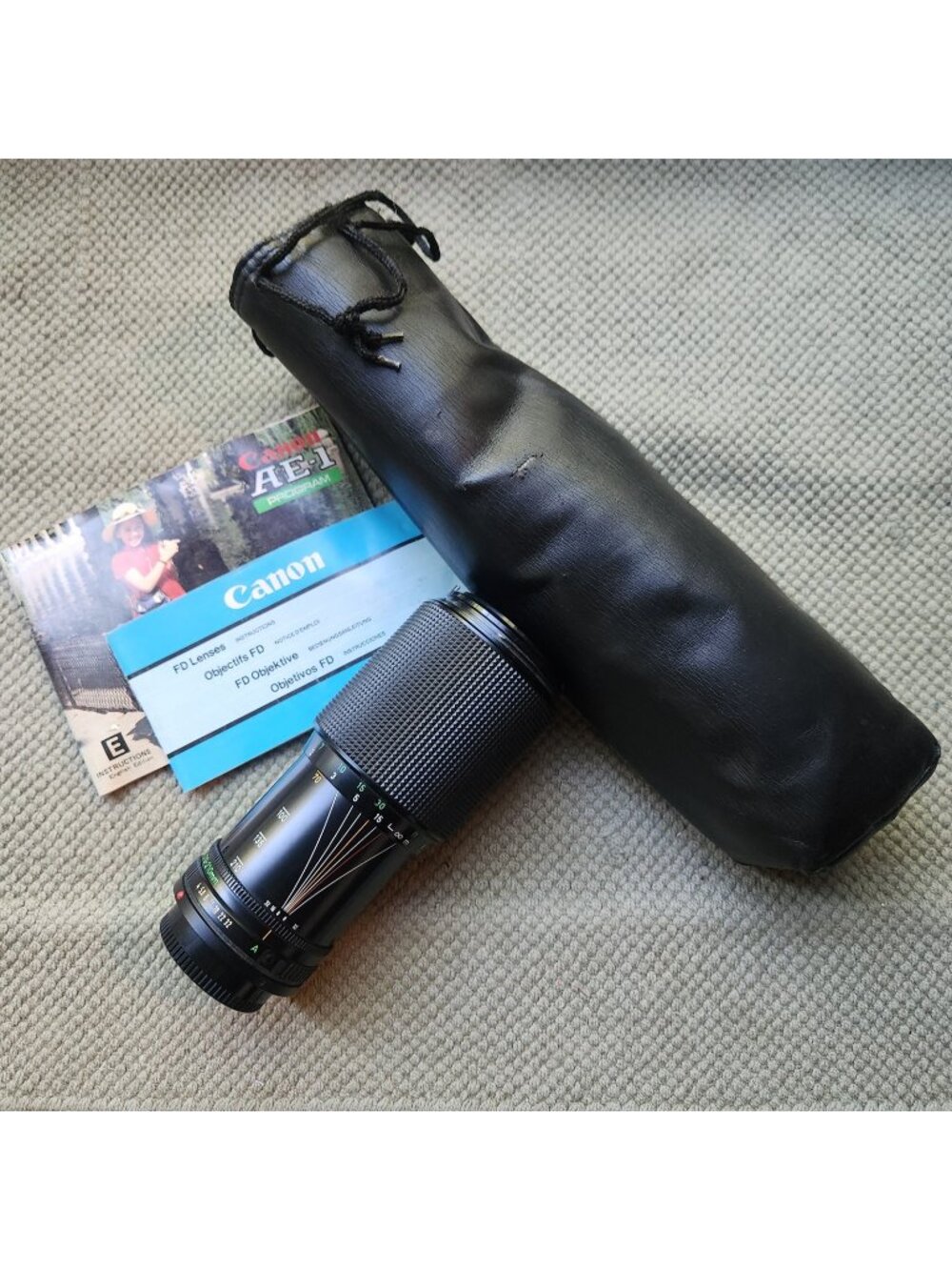 Canon FD NFD 70-210mm f/4 MF Zoom Macro Lens JAPAN 1:4 with Sleeve and Books